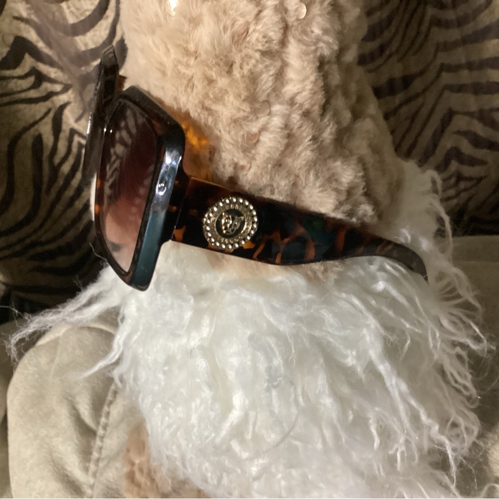 New tortoise sq sun glasses